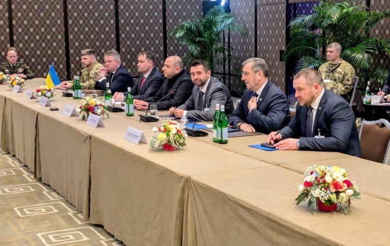 Фото для новини:У Женеві завершились переговори України, США і РФ