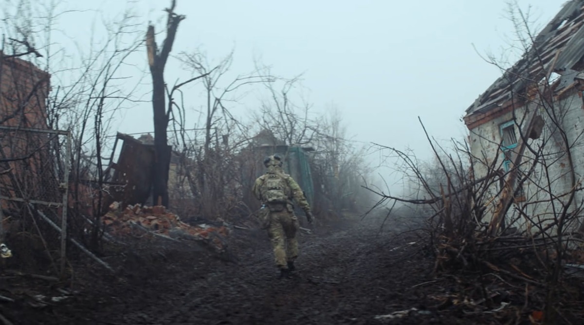 Фото для новини:U2 презентували фільм на пісню Yours Eternally з бійцями Хартії