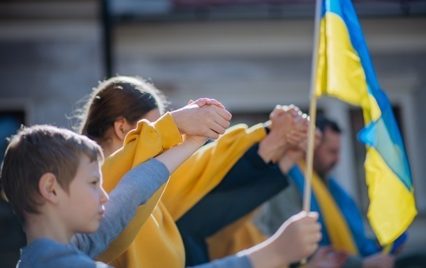 Фото для новини:Україна перевіряє понад 19 000 фактів примусового вивезення дітей до РФ