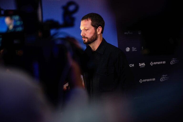 Фото для новини:Українського документаліста відзначили нагородою Гільдії сценаристів США