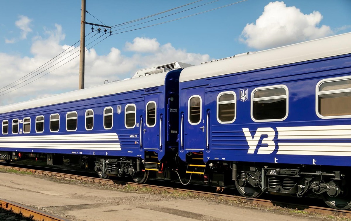 Фото для новини:Укрзалізниця змінила рух потягів через обстріли