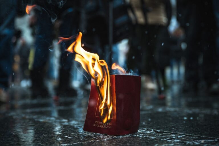 Фото для новини:В Абхазії домоглися скасування видачі паспортів РФ