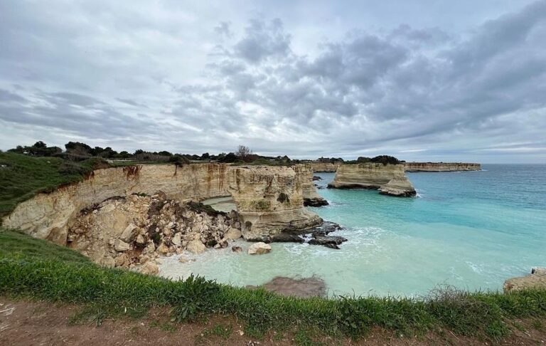 Фото для новини:В Італії на День закоханих обвалилася знаменита "арка кохання"
