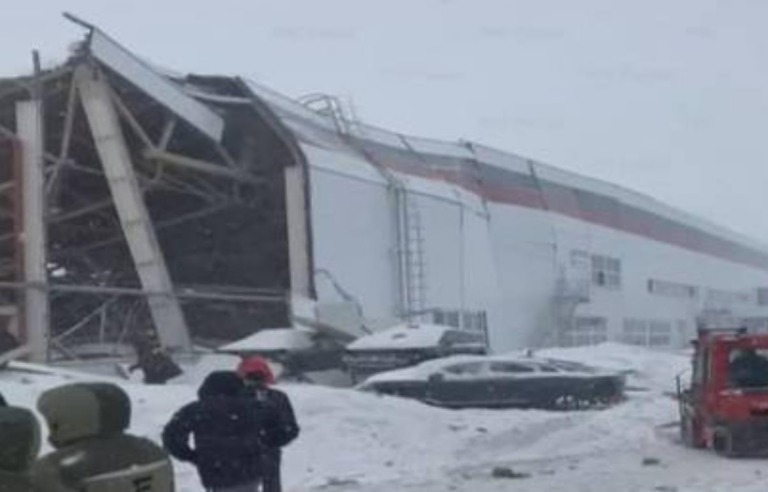 Фото для новини:В РФ обвалився дах на автозаводі: є потерпілі
