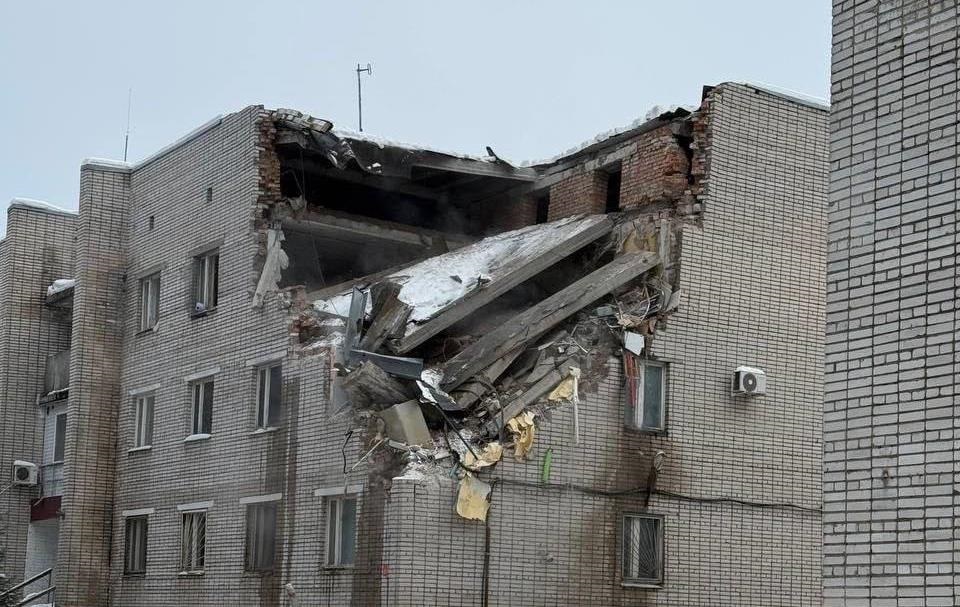 Фото для новини:В РФ стався вибух у військовій комендатурі: рухнули два поверхи, є жертви