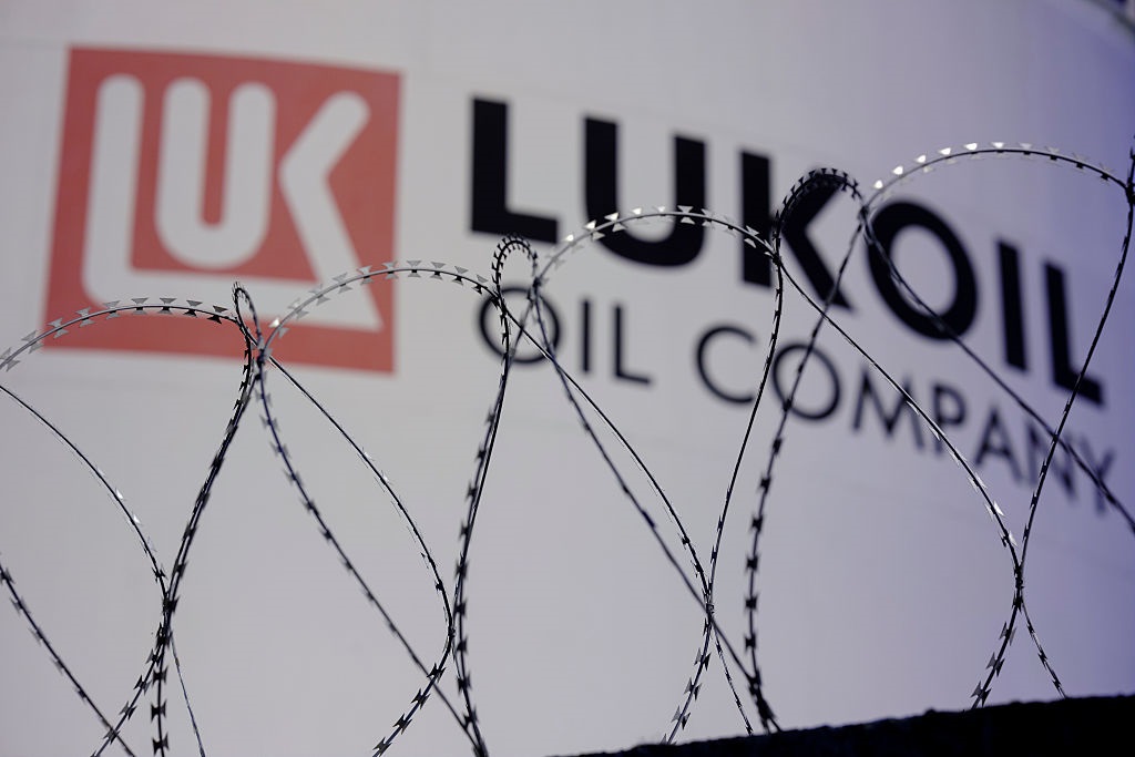 Фото для новини:В Росії частково зняли заборону на експорт бензину