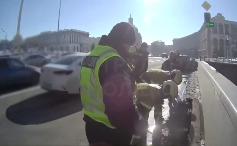 Фото для новини:В центрі Києва діти заблукали в каналізації