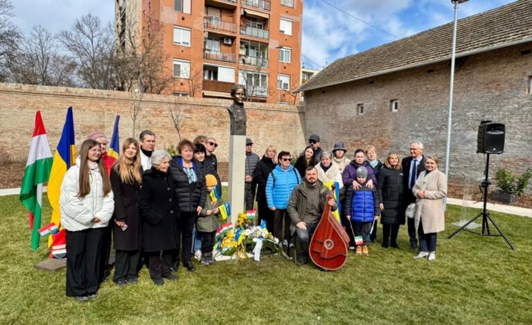 Фото для новини:В Угорщині відкрили пам&rsquo;ятник Лесі Українці