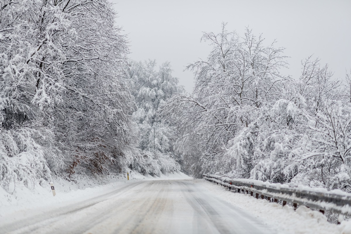 Фото для новини:В Україні оголосили І рівень небезпеки через ожеледицю