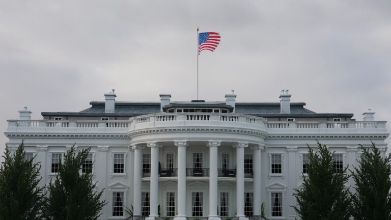 Фото для новини:Вашингтон розглядає зміну влади в Ірані - ЗМІ