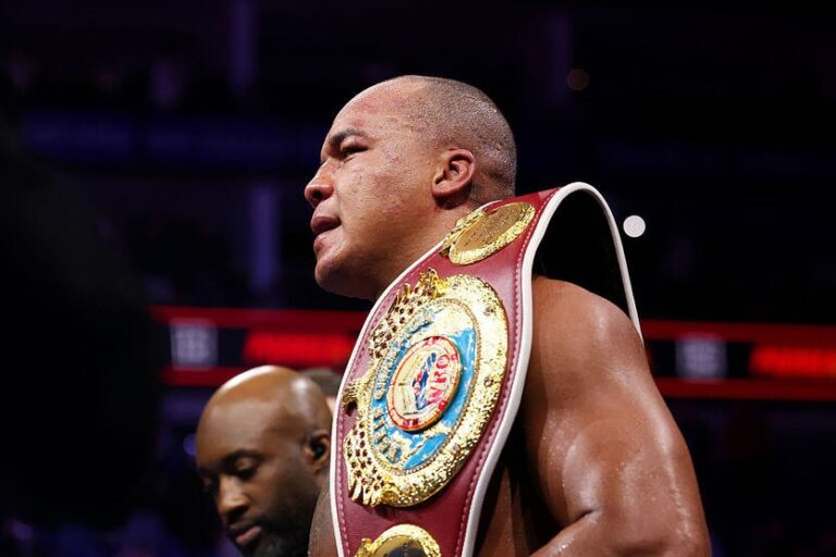 Фото для новини:Важковаговики Вордлі та Дюбуа зустрінуться на рингу 9 травня