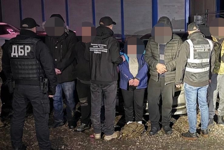 Фото для новини:Викрито схему переправлення ухилянтів через гірські стежки до Румунії