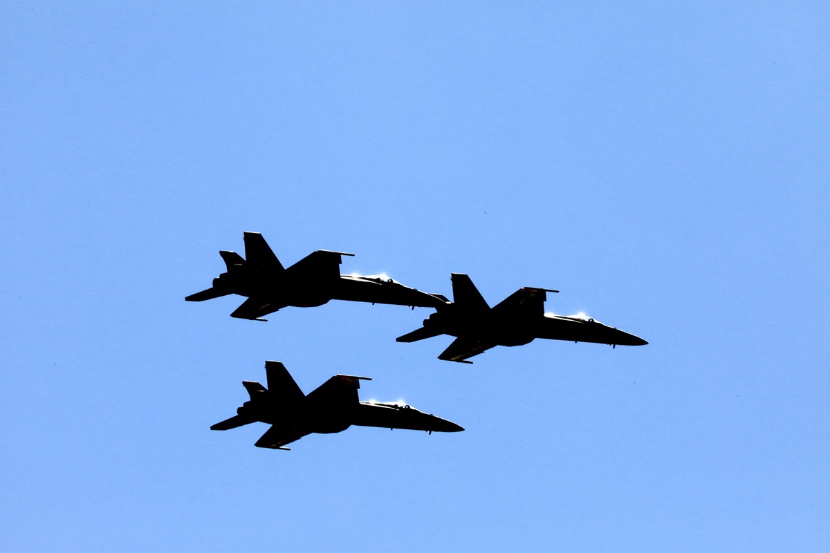 Фото для новини:Винищувачі США та Китаю провели коротке протистояння над Жовтим морем - ЗМІ