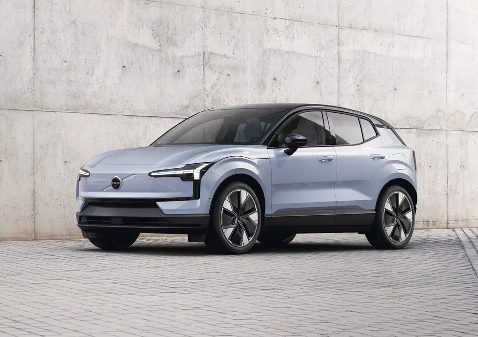 Фото для новини:Volvo відкликає понад 40 тисяч електрокарів через ризик займання батарей