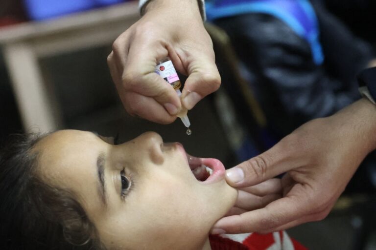 Фото для новини:ВООЗ попередньо схвалила нову вакцину проти поліомієліту