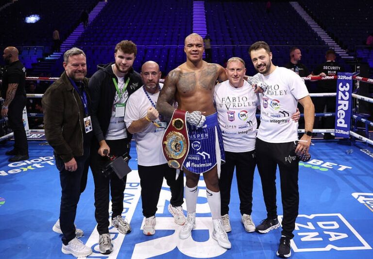 Фото для новини:Вордлі згадав про Усика напередодні бою з Дюбуа