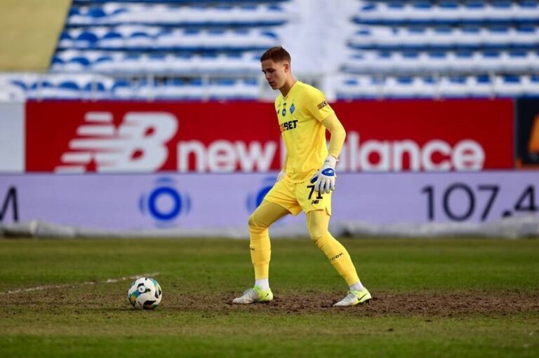 Фото для новини:Вячеслав Суркіс дебютує за Динамо у 20