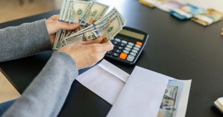 Фото для новини:Як швидко накопичити кошти і нарешті побачити гроші на картці