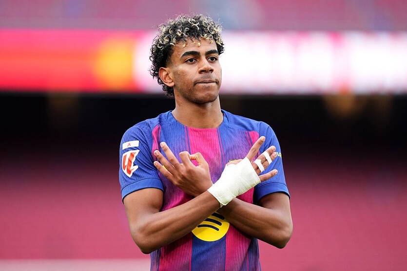 Фото для новини:Ямаль стає рекордсменом за віком серед гравців, які забили хет-трик