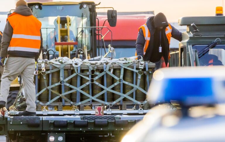 Фото для новини:Японія планує купувати Україні боєприпаси - ЗМІ