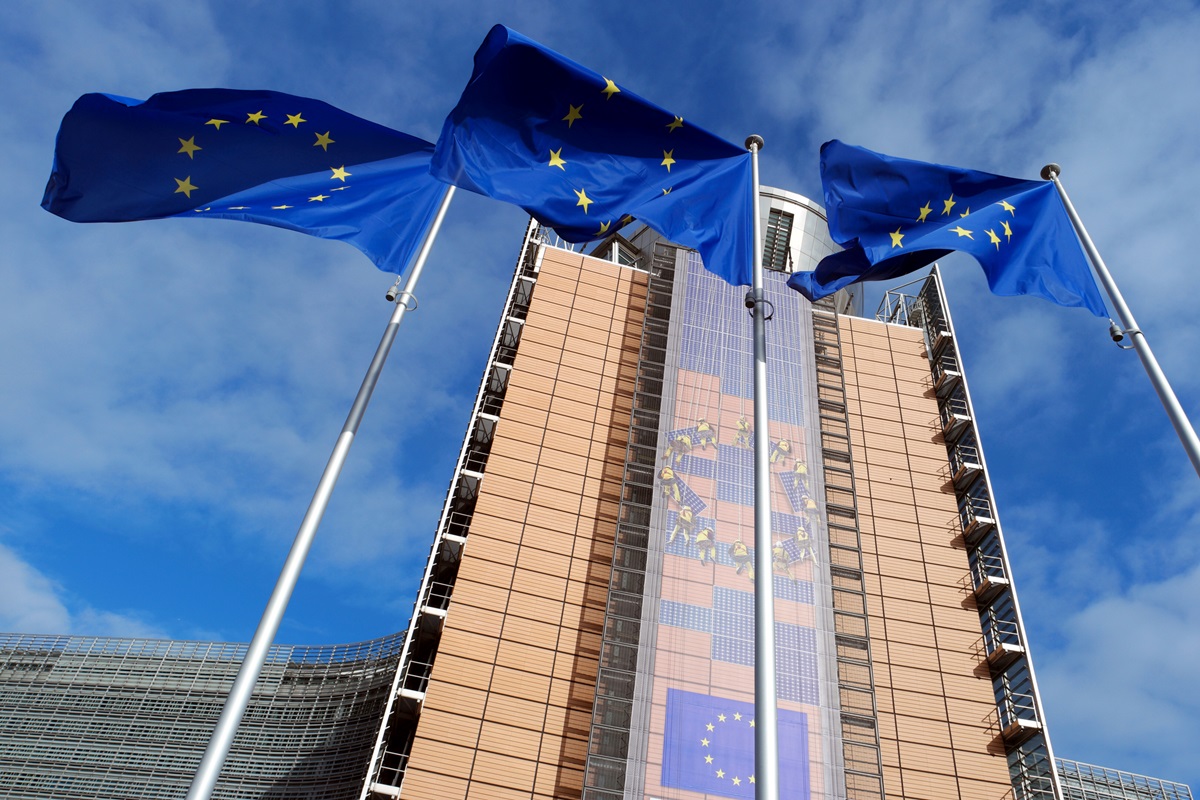 Фото для новини:ЄС запропонує повну заборону нафти з Росії після виборів в Угорщині - ЗМІ