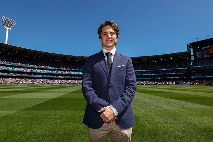 Фото для новини:З новим шоломом Піастрі готовий до нового сезону