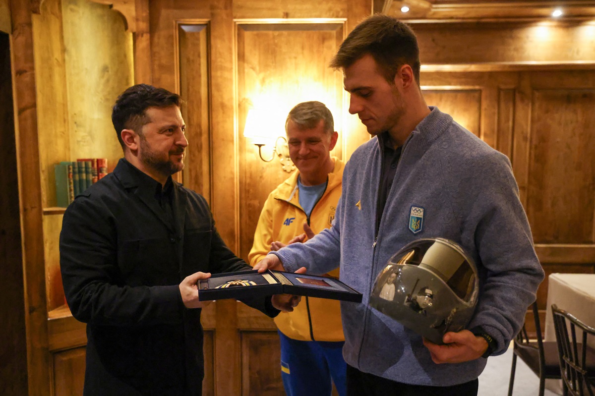 Фото для новини:Зеленський зустрівся із Гераскевичам і вручив йому орден