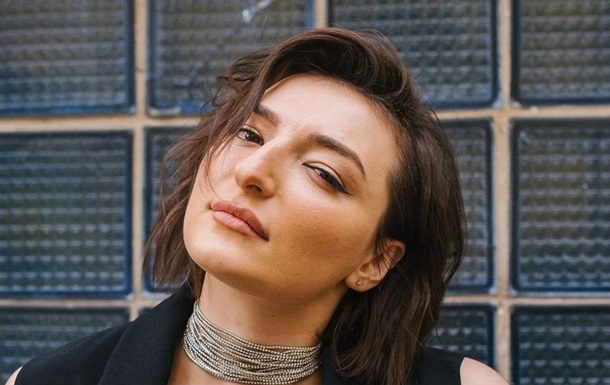 Фото для новини:Зірка Кварталу 95 Анастасія Оруджова заручилася