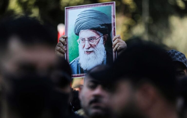 Фото для новини:Знайдено тіло загиблого лідера Ірану - ЗМІ