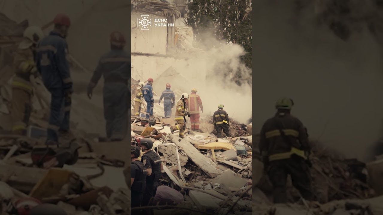 Фото для новини:Очі, що бачили все. Руки, що дарують «завтра». Шана титанам ДСНС! 👨‍🚒💪