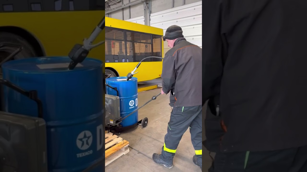 Фото для новини:У столиці перевіряють та оновлюють автобуси: "Київпастранс" проводить планове техобслуговування