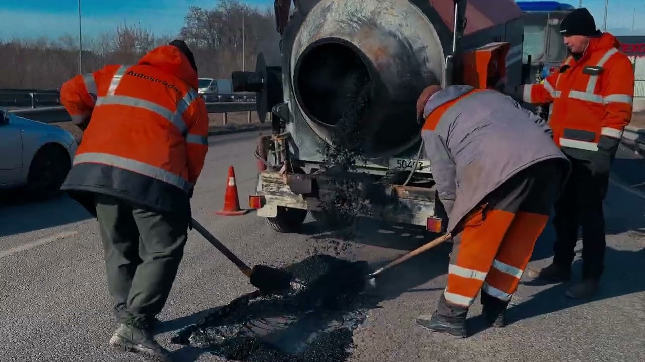 Фото для новини:Юлія Свириденко: 155 тис. м2  автошляхів відремонтували за тиждень