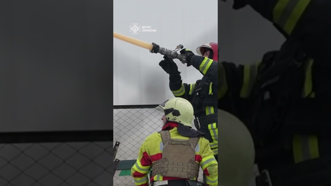 Фото для новини:Суми: Ліквідація пожежі під загрозою повторного удару