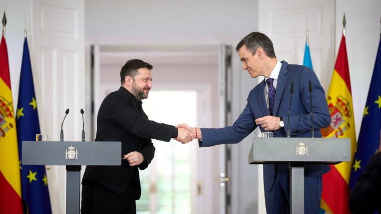 Фото для новини:Спілкування Володимира Зеленського і Педро Санчеса з медіа