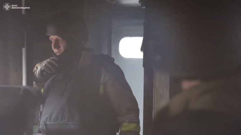 Фото для новини:У Миколаєві російські БпЛА атакували об'єкт транспортної інфраструктури