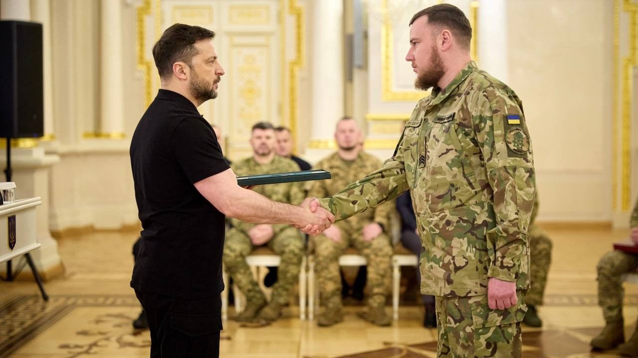 Фото для новини:Володимир Зеленський вручив державні нагороди з нагоди Дня українського добровольця