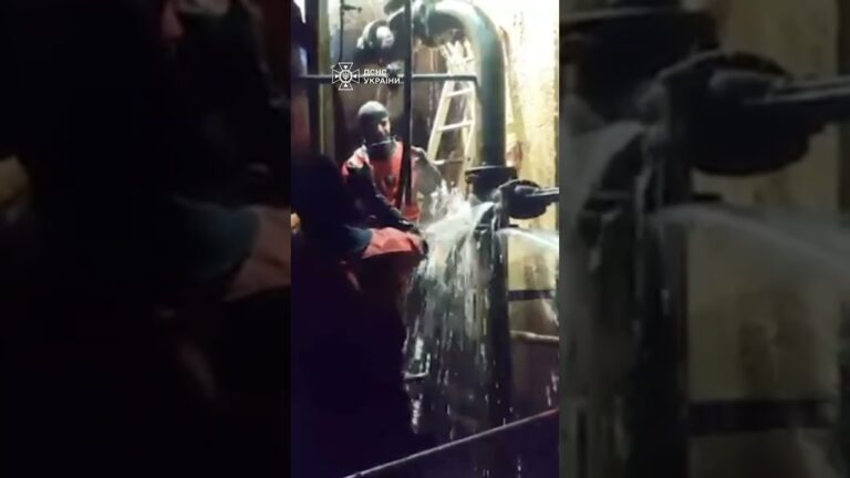 Фото для новини:Битва під водою за світло в Києві