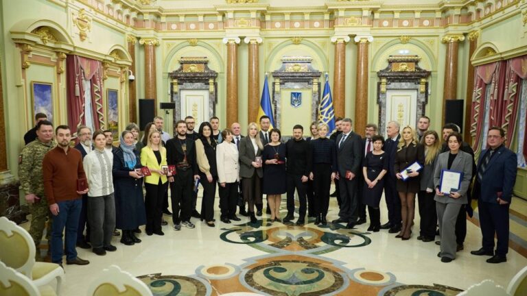Фото для новини:Володимир Зеленський вручив державні нагороди громадянам, які роблять країну сильнішою
