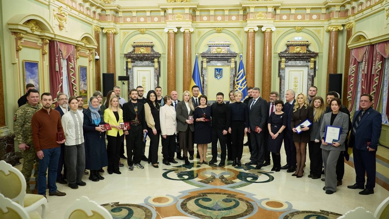 Фото для новини:Володимир Зеленський вручив державні нагороди громадянам, які роблять країну сильнішою