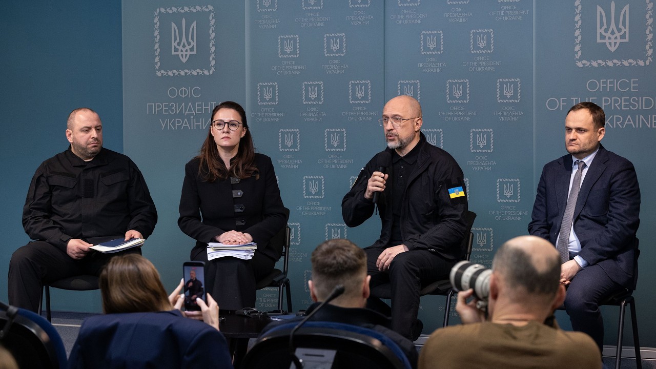 Фото для новини:Брифінг Юлії Свириденко, Дениса Шмигаля, Рустема Умєрова й Олексія Кулеби за підсумками РНБО