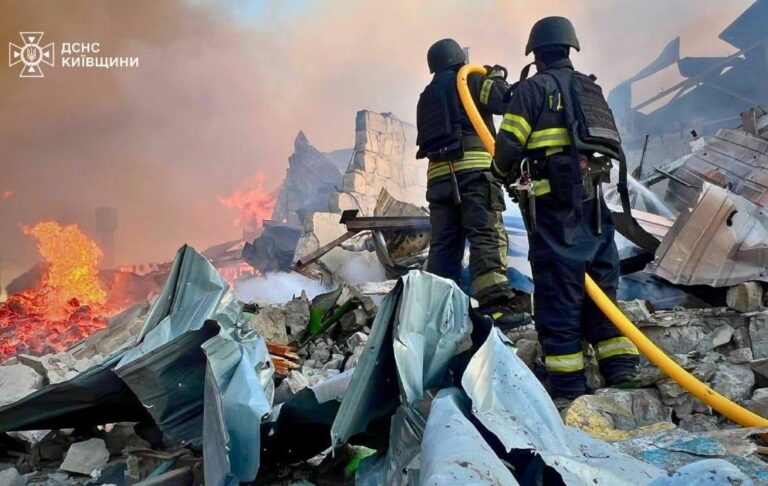 Фото для новини:Атака РФ: На Київщині низка населених пунктів без газу, тепла і світла