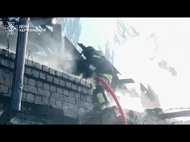Фото для новини:Херсон: внаслідок влучання російського дрону виникла пожежа