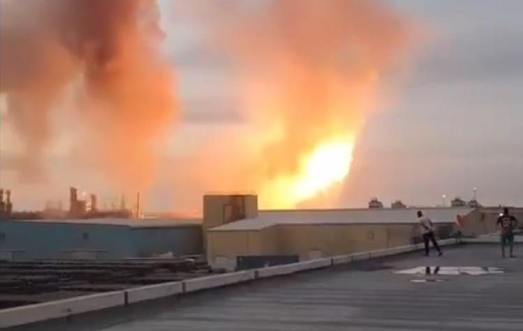 Фото для новини:Бахрейн заявив про атаку на нафтопереробний завод
