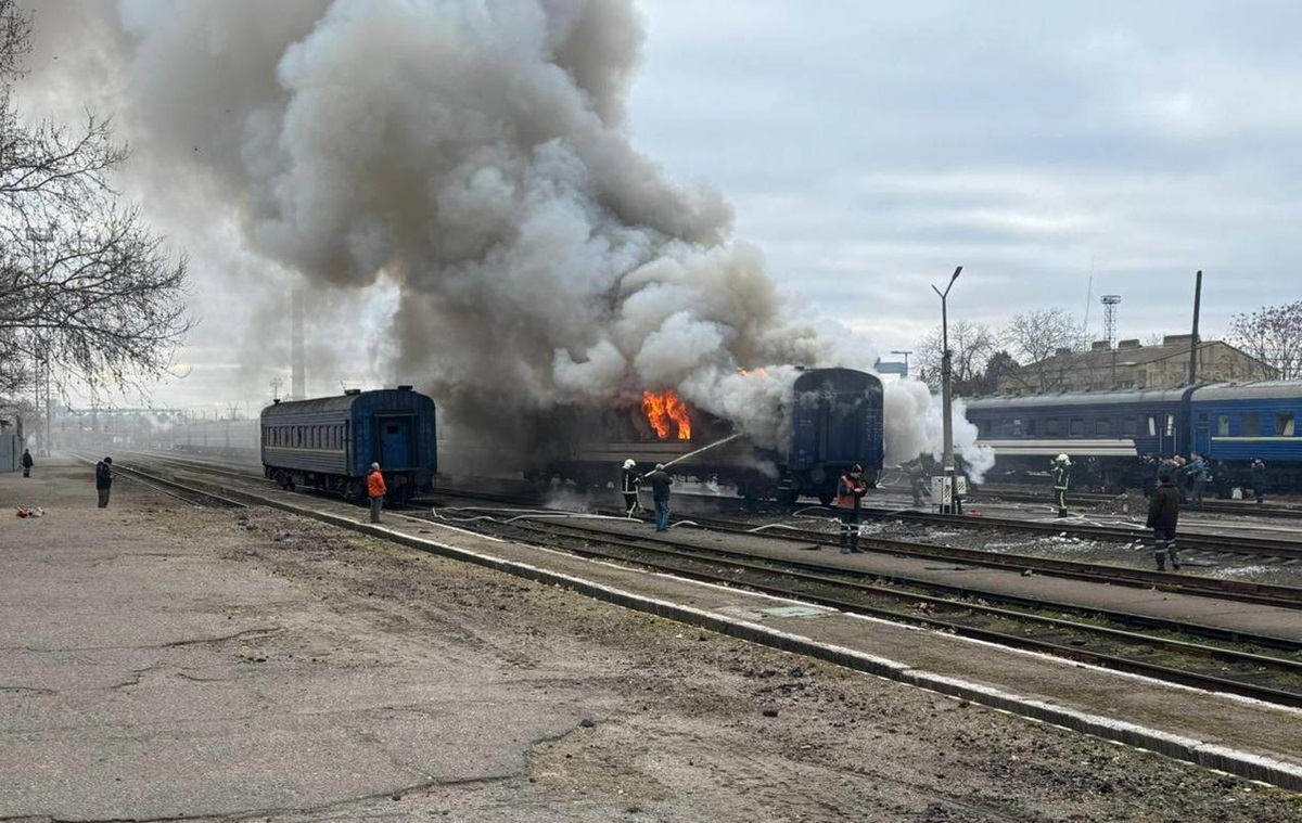 Фото для новини:Безпілотник атакував вагон потягу у Миколаєві
