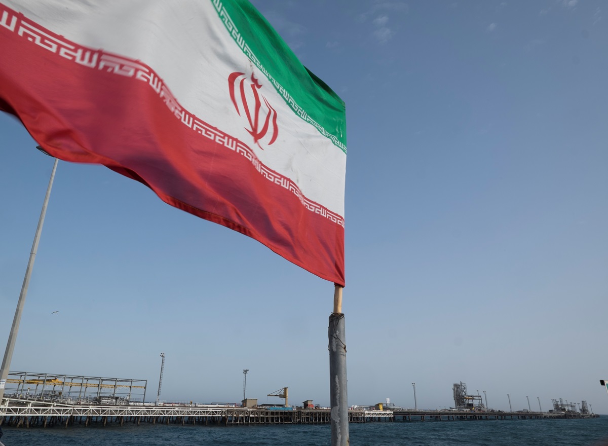 Фото для новини:Більше ніж до війни. Іран заробляє на нафті