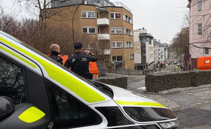 Фото для новини:Біля синагоги в Осло затримали двох чоловіків зі зброєю