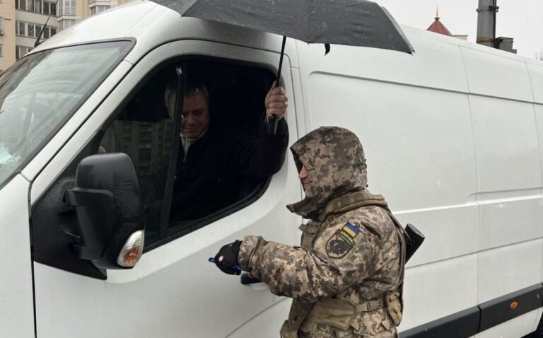 Фото для новини:"Блокпости і патрулі". Чи посилив Київ мобілізацію