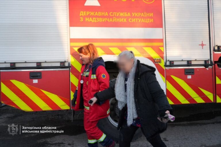 Фото для новини:Бомбардування Запоріжжя: число постраждалих зросло