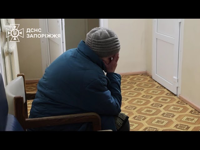 Фото для новини:Ворог атакував евакуаційне авто рятувальників під час порятунку людей