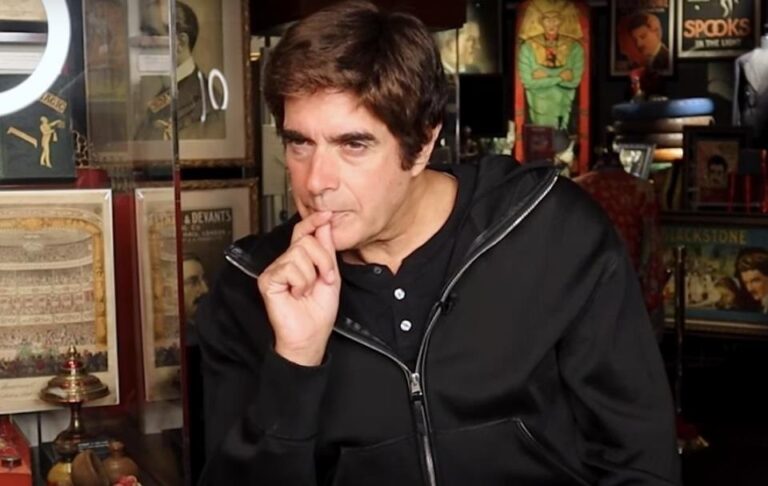 Фото для новини:Девід Копперфілд йде зі сцени на тлі скандалу з Епштейном